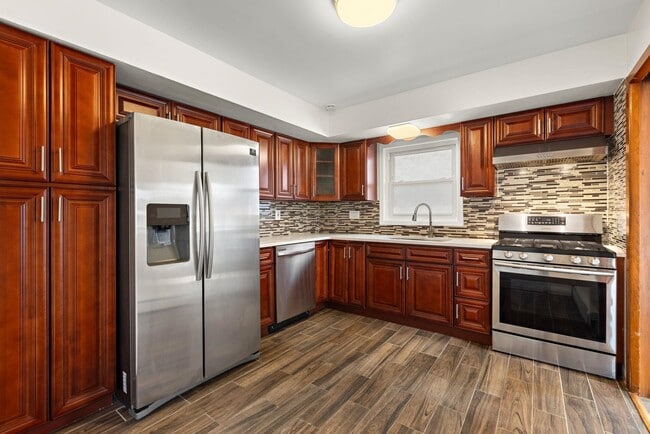 Building Photo - 184 Central Ln