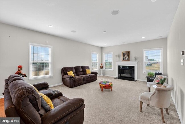 Building Photo - 40 Gina Dr