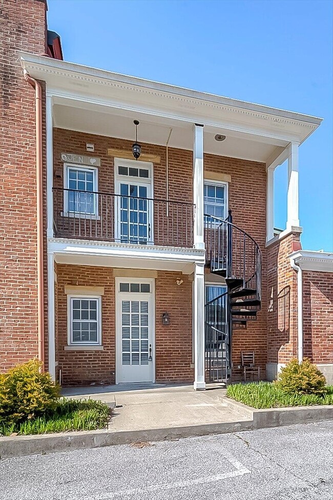 Primary Photo - 412 Ann St