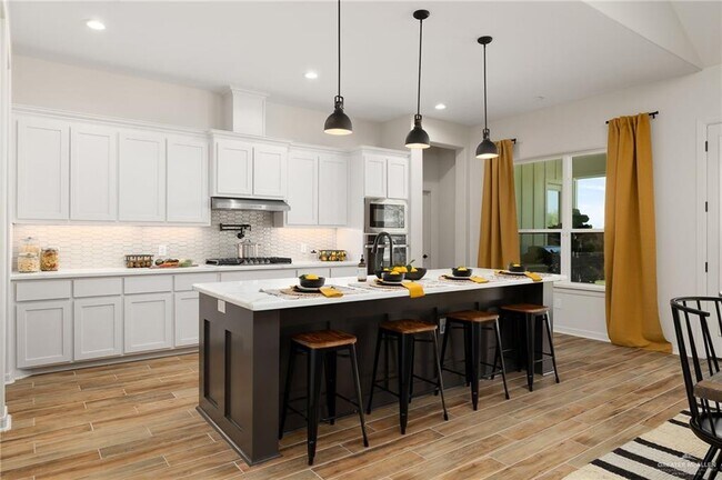 Building Photo - 33 E Silos Ave