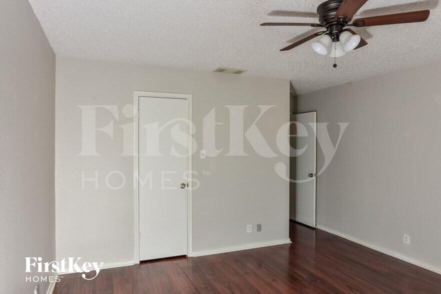 Building Photo - 13391 Greenstone