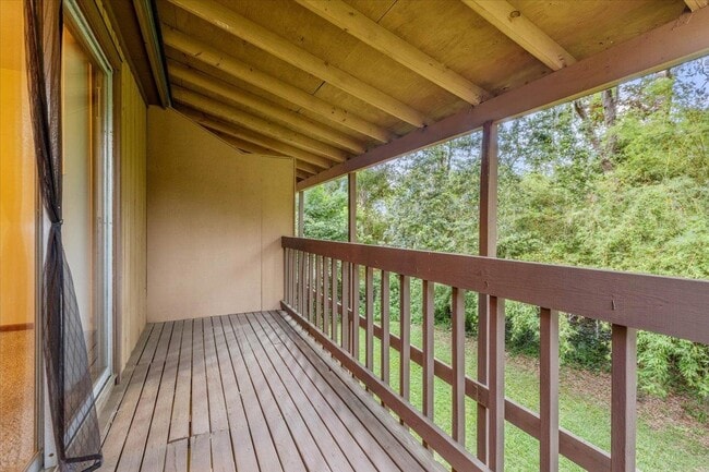 Building Photo - 1557 Live Oak Dr
