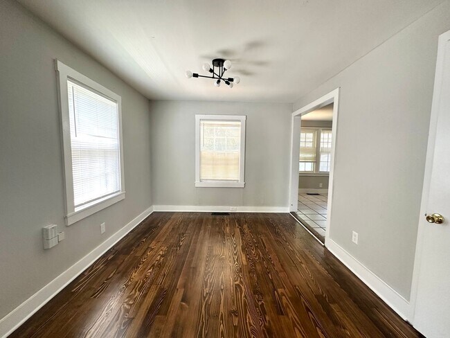 Building Photo - **** HALF OFF 1ST MONTH OF RENT IF YOU PAY...