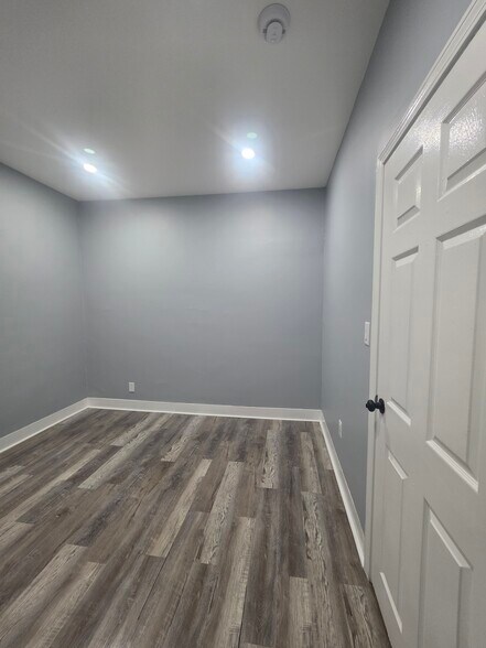 Building Photo - 28 Elm Ave