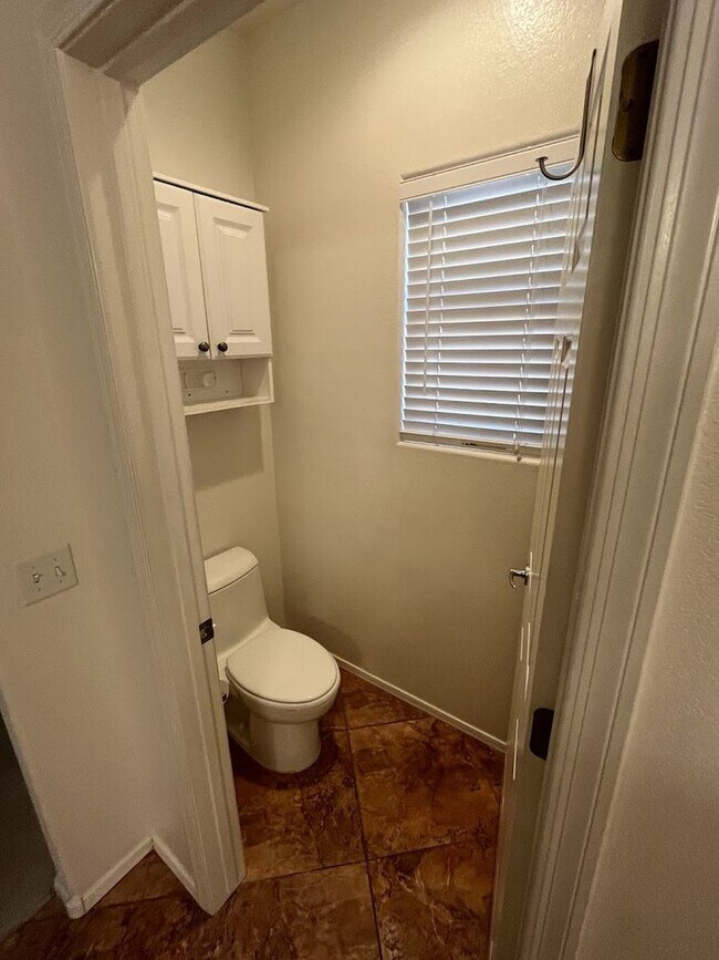 Building Photo - Stunning 3 bedroom 3 bath with Guest House in Sun City Anthem for 55+!