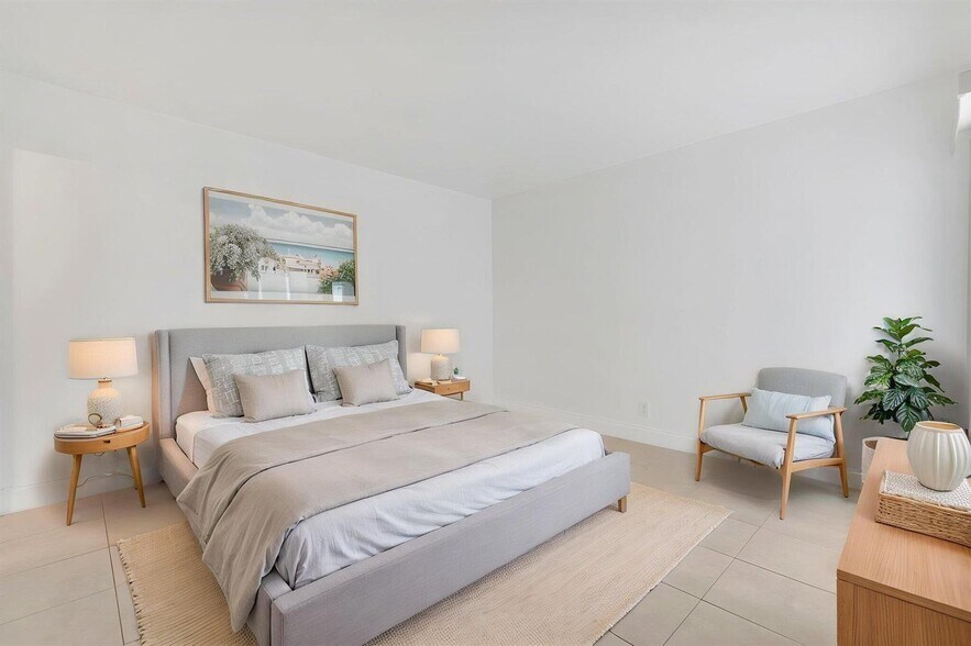 Building Photo - 3040 NE 16th Ave