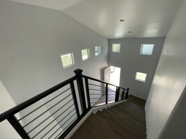 Building Photo - 2809 N Fair Oaks Ave