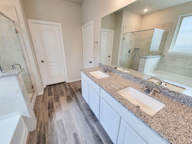 Building Photo - Quiet Cul De Sac! Tray Ceiling in Family & Primary suite. Wood Like Tile, Modern Gray Walls, Grea...