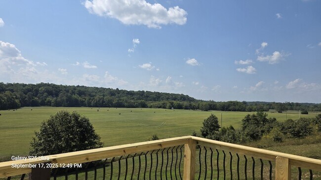 Building Photo - 37 Lakeview Dr