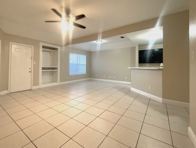 Building Photo - MOVE IN SPECIAL!!!! Cedar Hill home featur...