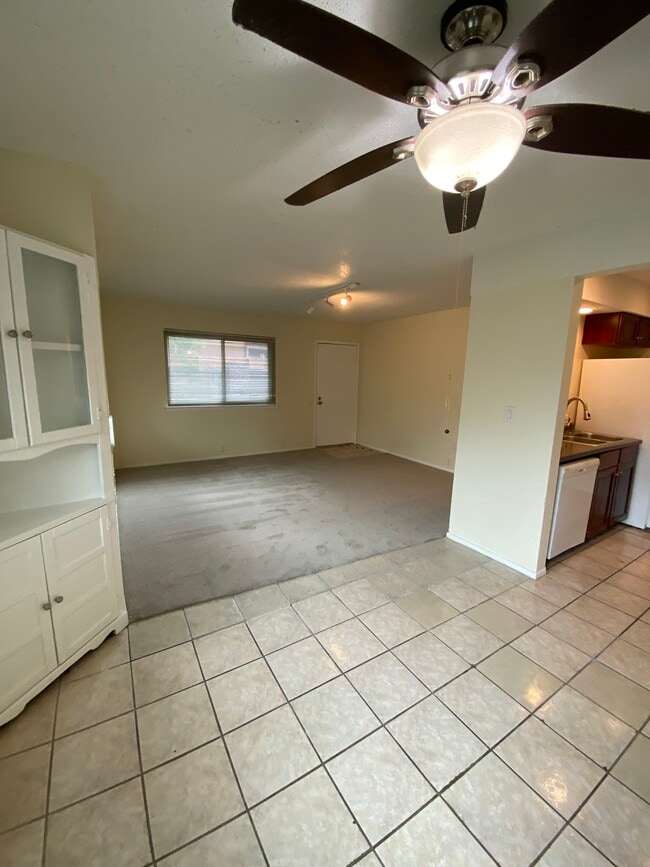 Building Photo - 2704 Stonehaven Ct