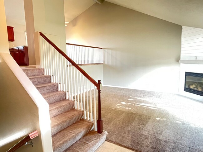 Building Photo - Comfortable 3-Bedroom Home in Desirable Millard West Area - $2,095
