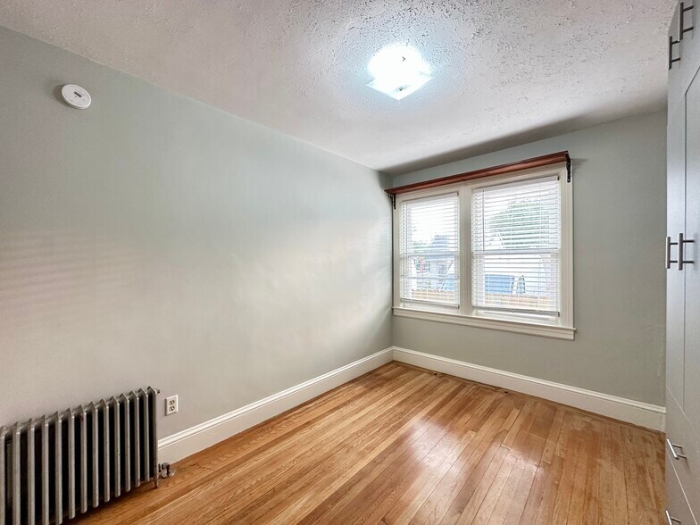 Building Photo - 419 Maple Ave