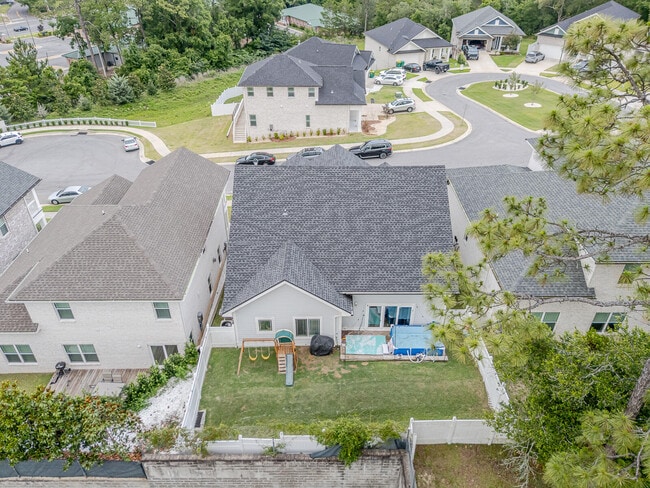 Building Photo - 409 Hideaway Ln