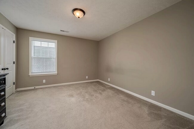 Building Photo - COMING SOON! Murfreesboro Townhouse- 4 Bed...
