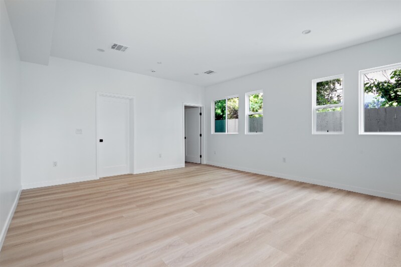 Building Photo - 1844 Stoner Ave