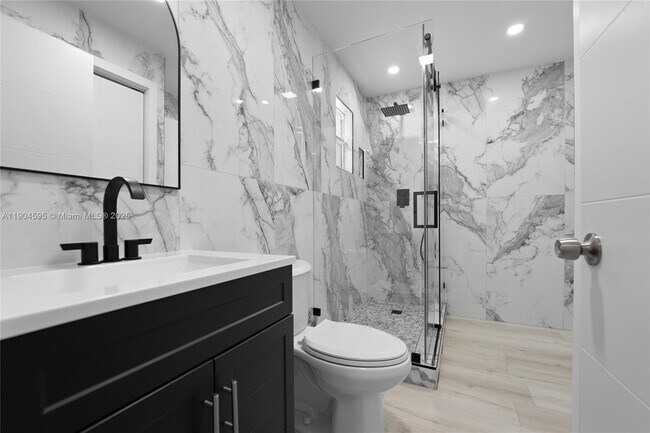 Building Photo - 129 SW 9th Ave