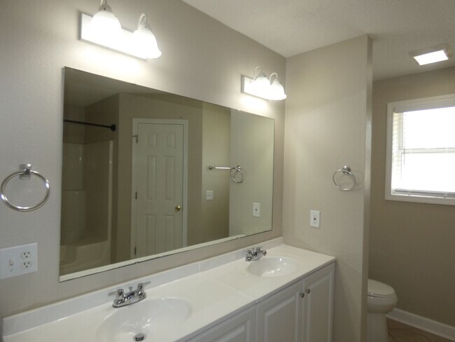 Building Photo - Spacious 3-Bedroom Home - Half Acre Lot