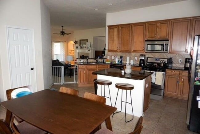 Building Photo - 12814 Quail Creek Dr