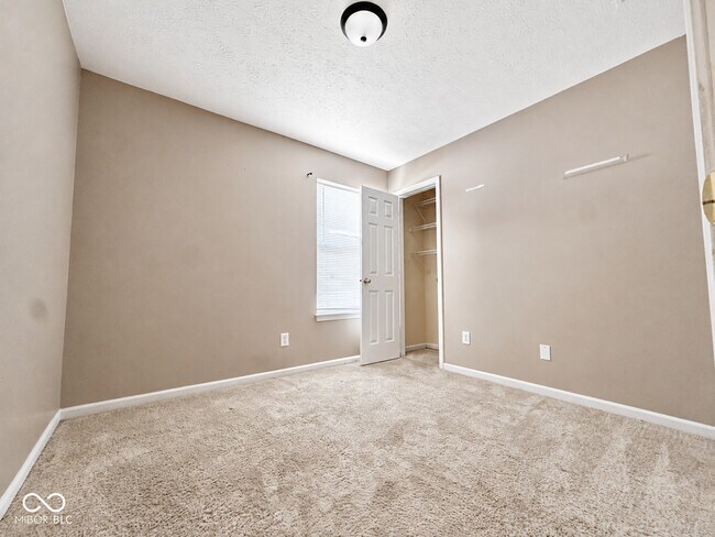 Building Photo - 7226 Parklake Cir