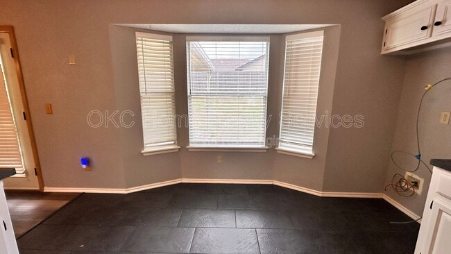 Building Photo - 17316 Valley Crst