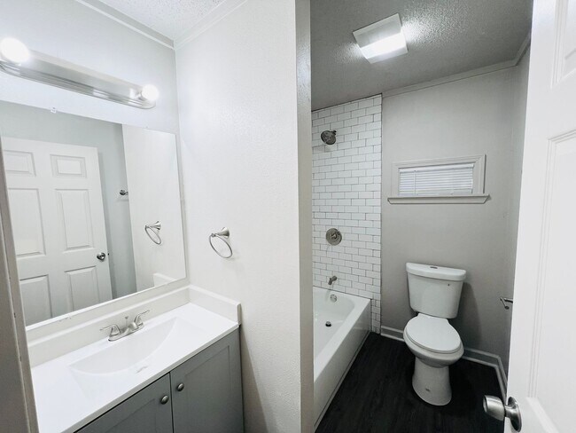 Building Photo - 3993 Lynn St