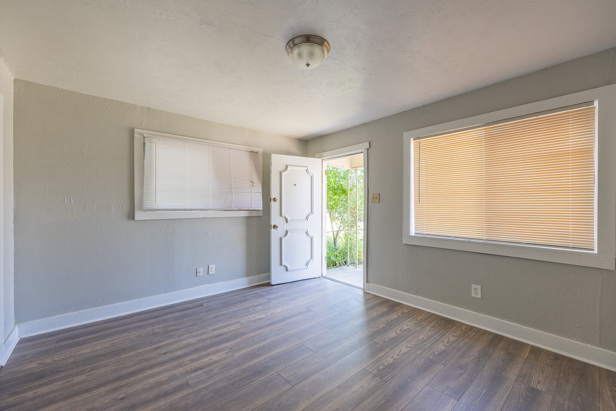 Living Room & Front Door - 2818 S Grove St