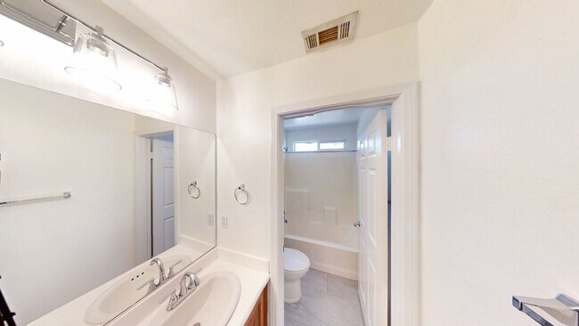 Building Photo - Beautiful 5 bedroom 3 bathroom home in Yucaipa