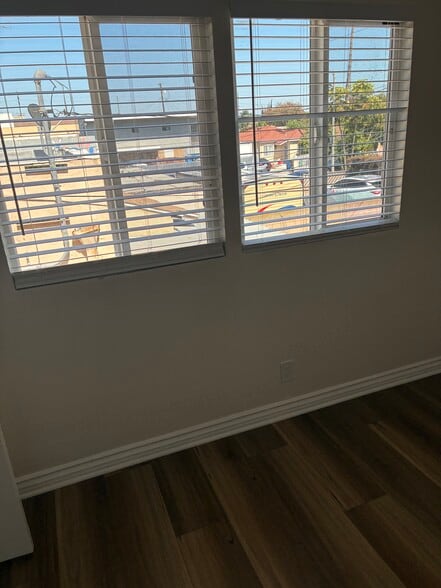 Building Photo - 1068 E Artesia Blvd