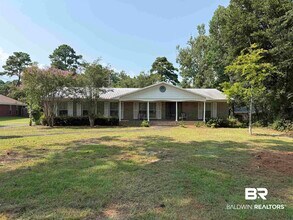 Building Photo - 110 Patrician Dr N