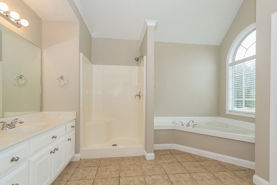 Building Photo - 370 Whitney Ln