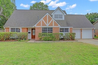 Building Photo - 9631 Fairdale Ln