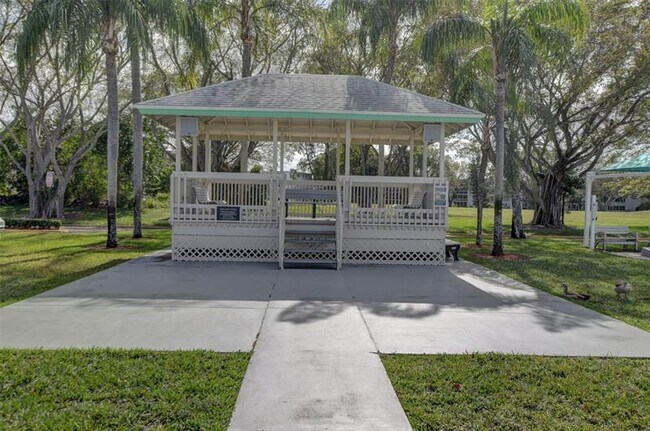 Building Photo - 4010 Swansea Crescent