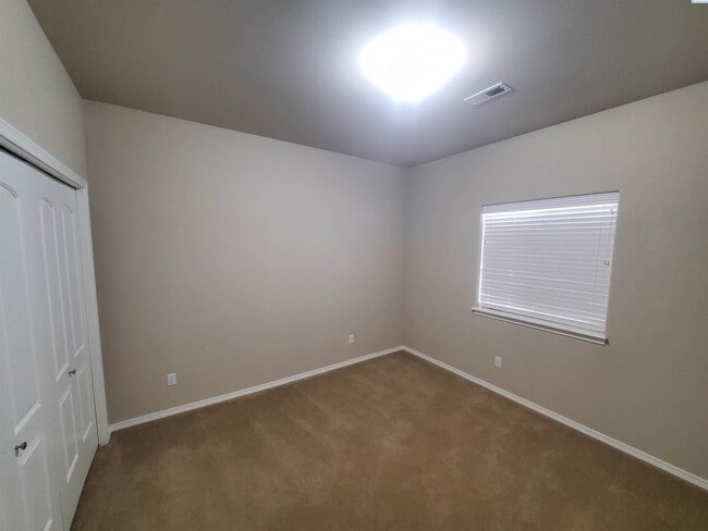 Building Photo - Sourthridge Area for rent