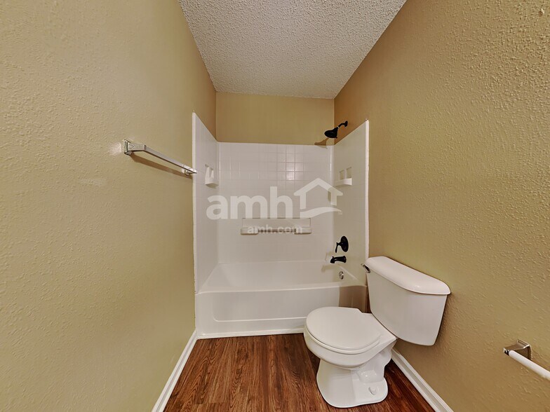 Building Photo - 10981 Clear Spring Dr