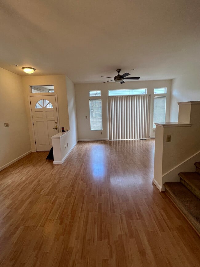 Building Photo - 1159 La Rochelle Terrace