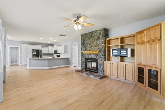 Building Photo - 15081 Widgeon Ave
