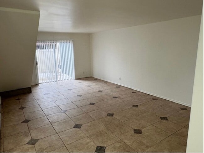Building Photo - 1680 Oro Vista Rd