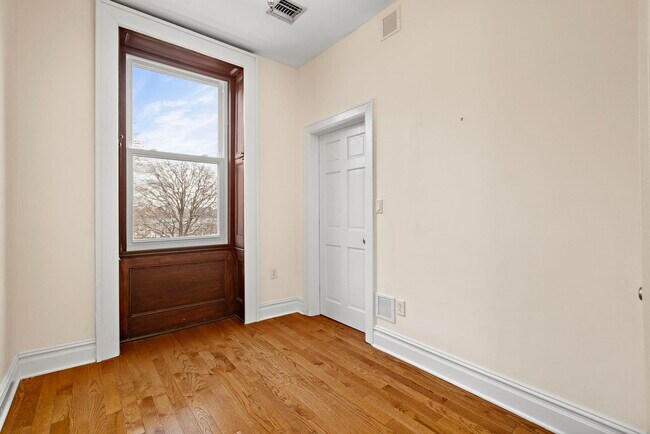 Building Photo - 502 Hudson St