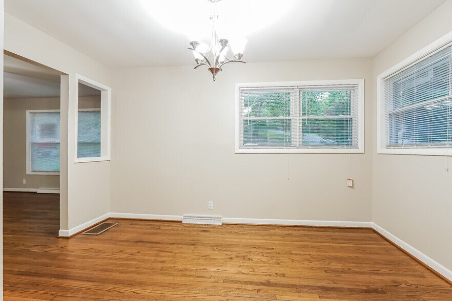Building Photo - 752 Barclay Ln