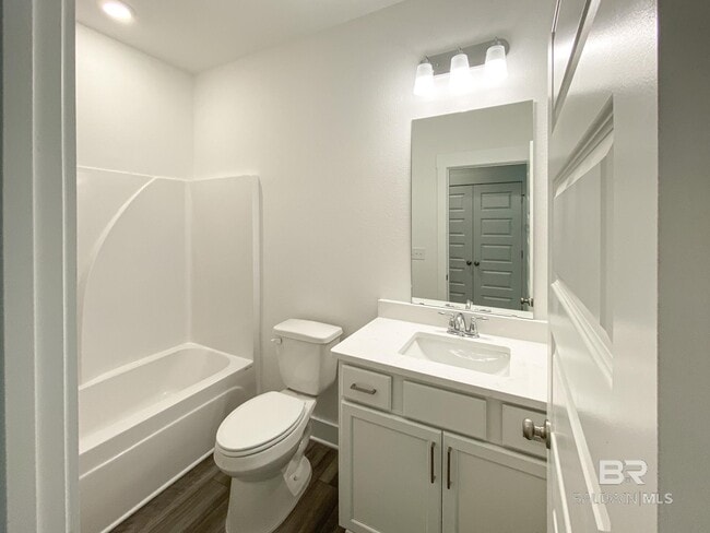 Building Photo - 510 Hardwood Ave