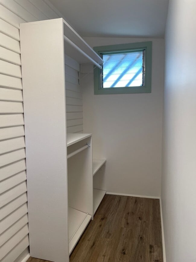 Building Photo - Renovated, Studio Cottage w/Full Kitchen