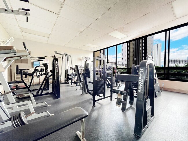 Building Photo - Downtown Waikiki 1/1 with Central A/C.  Re...