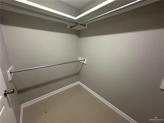 Building Photo - 16 Whitewing St