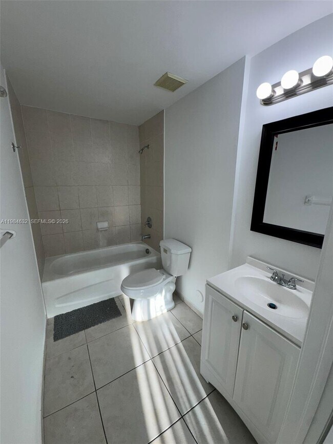 Building Photo - 7280 NW 114th Ave