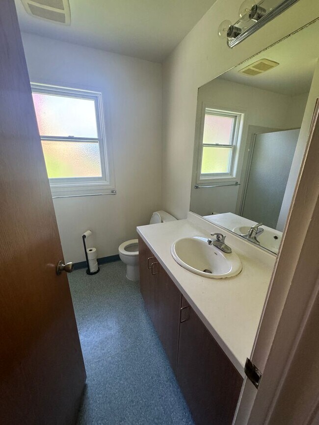 Building Photo - RENT REDUCTION -Spacious 4 bedroom with 3 full bathrooms. Well maintained, private 4-plex with la...