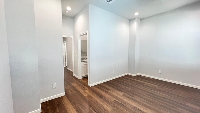 Building Photo - 4922 Dalhart Dr