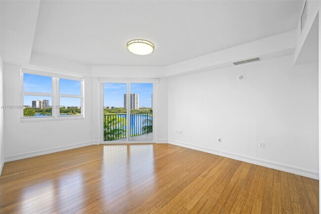 Building Photo - 20000 E Country Club Dr