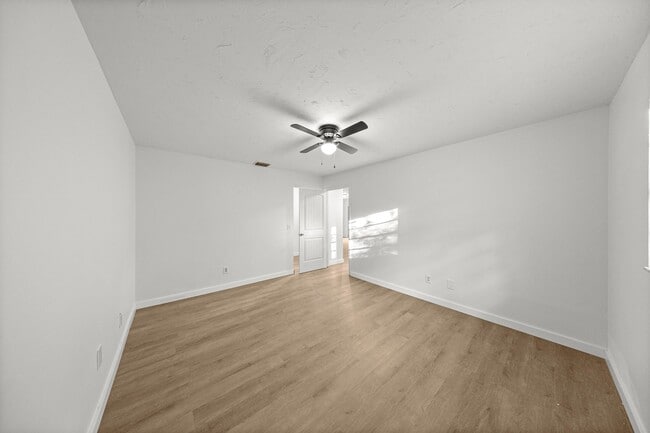 Building Photo - 2931 SE 52nd Ave