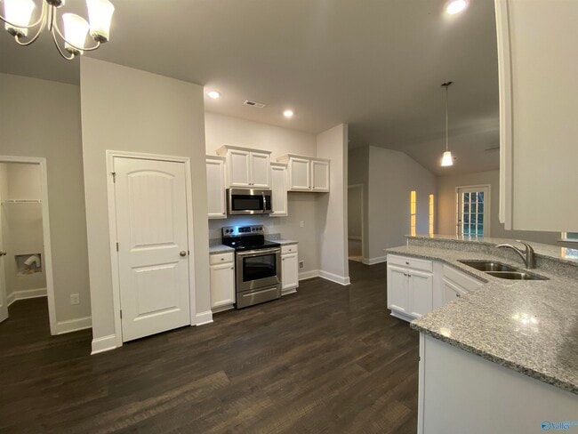 Building Photo - 158 Abercorn Dr